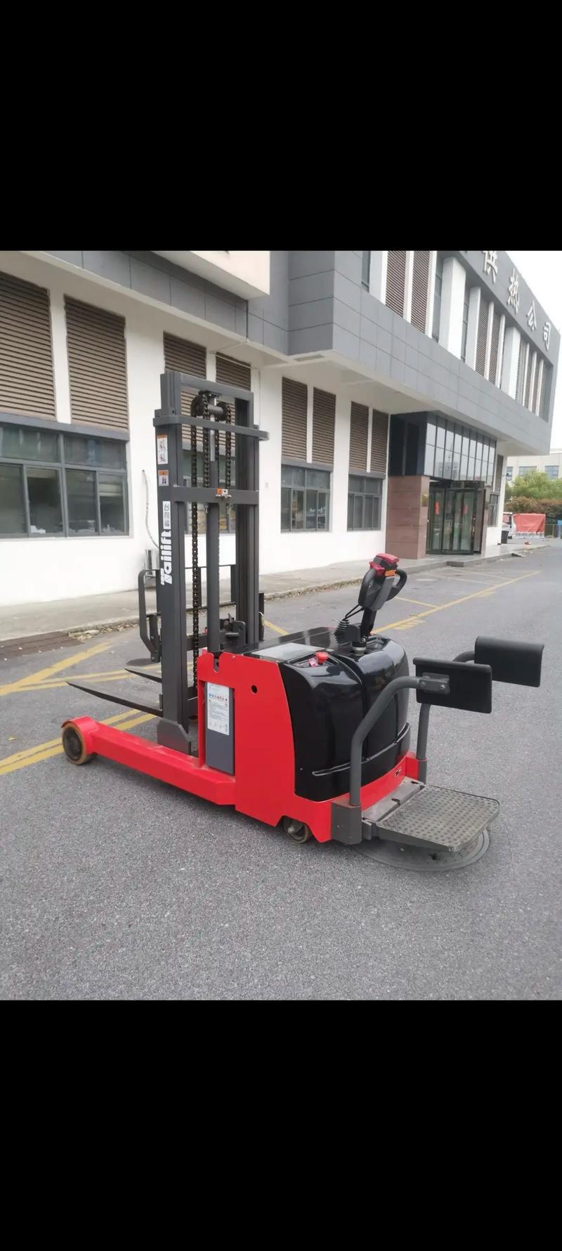 郑州电动叉车：技术演进与绿色物流的革新力量